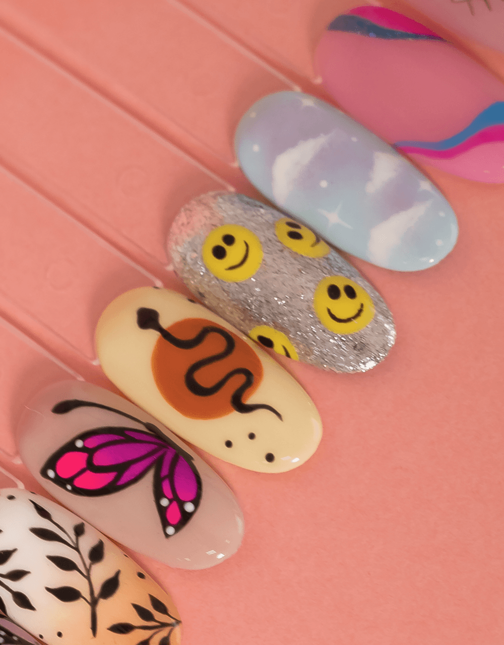 Detalhe de nail art 3D